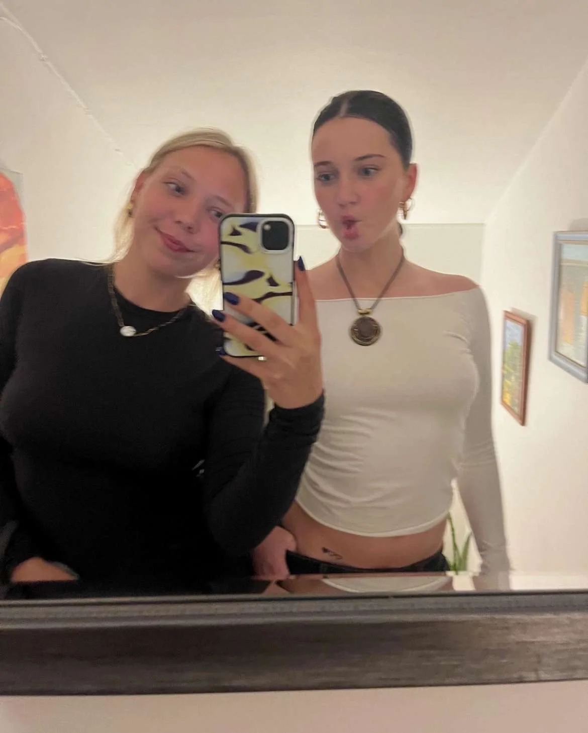 Hot Young slut Julia Exposed image 5