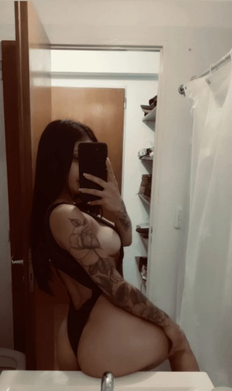 Putita tatuada rica image 12