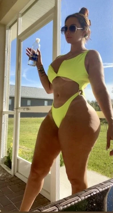 Florida stripper milf Nicole Mcnair image 4