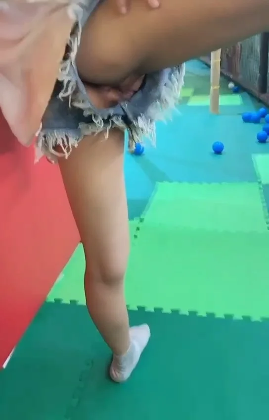 Short no panties flasing public main image