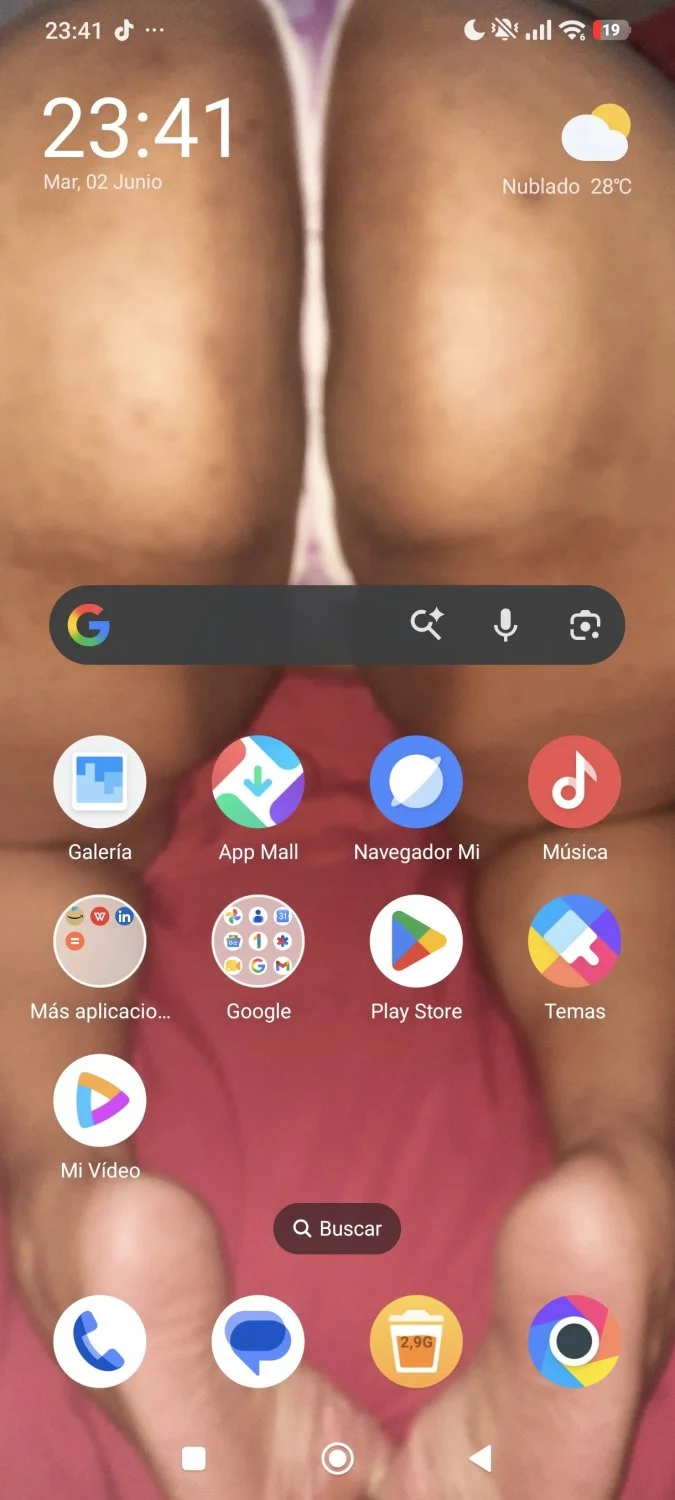 #2- Muchos hombres usan a mi novia como fondo de pantalla image 15