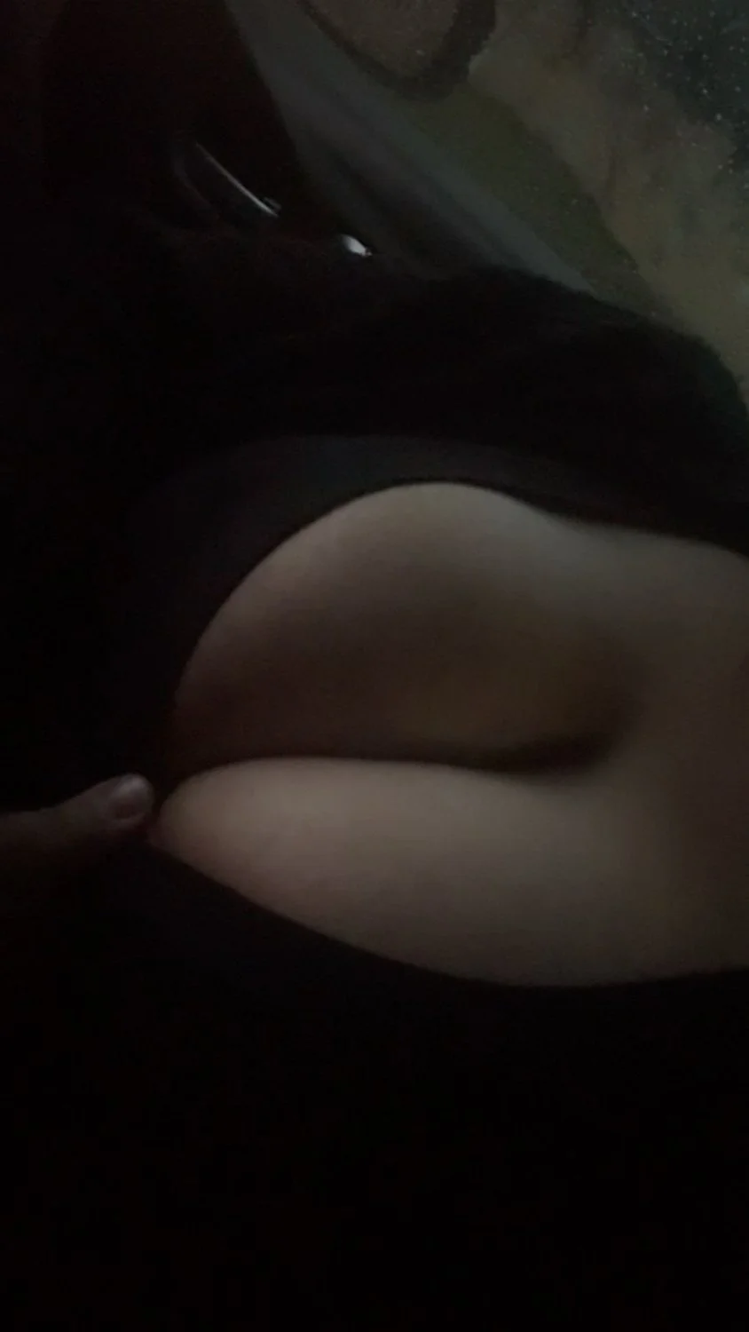 mais da amanda putinha peituda, manda msg se conhecer a vadia main image