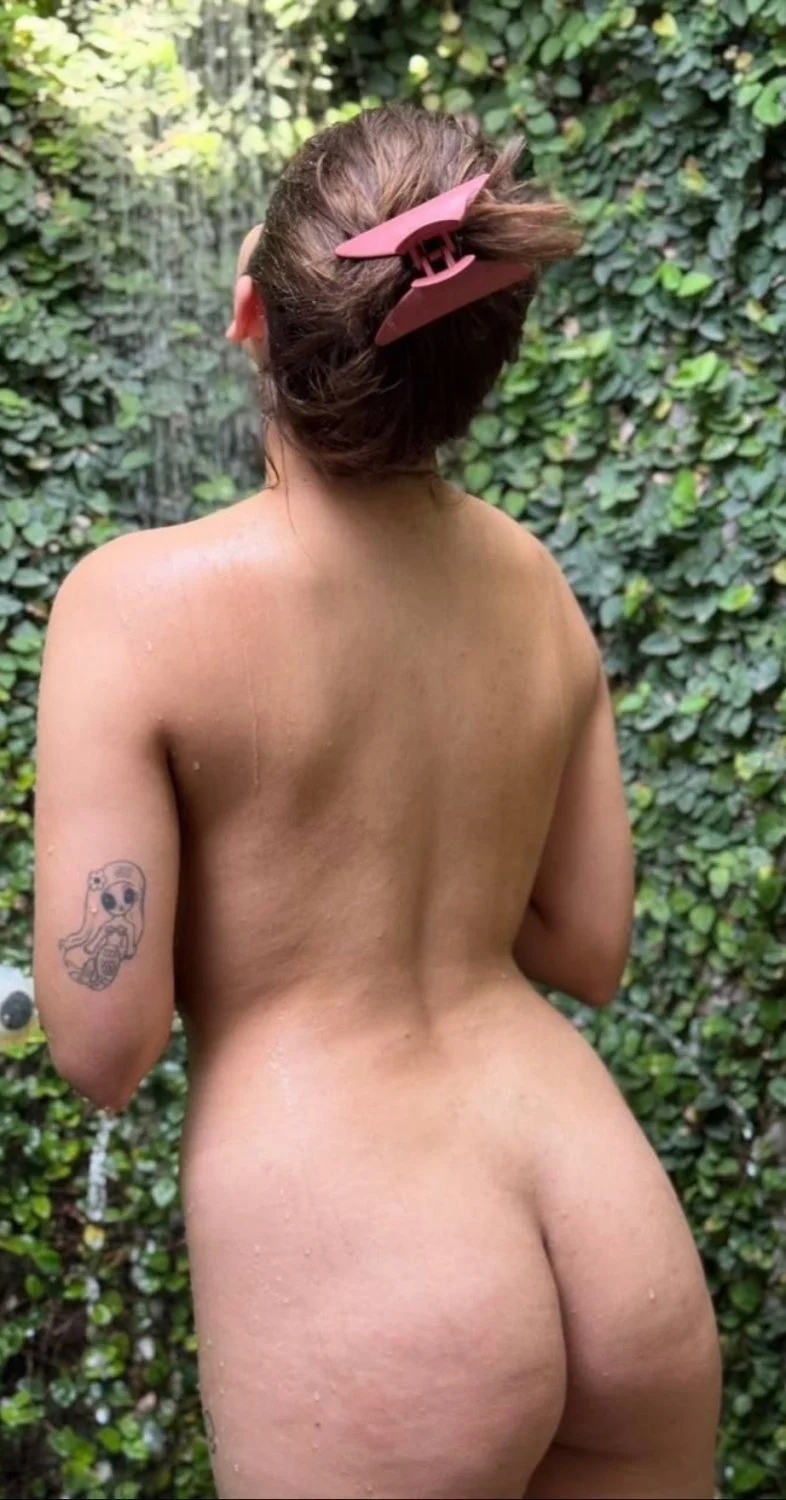 Novinha puta vazada mostrando tudo! putinha mandou nudes e caiu na net exibindo os peitinho e a bcta image 9