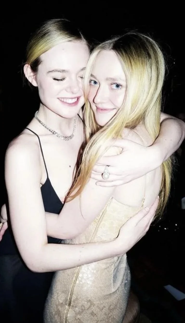 Dakota and Elle Fanning, gorgeous actress sisters image 4