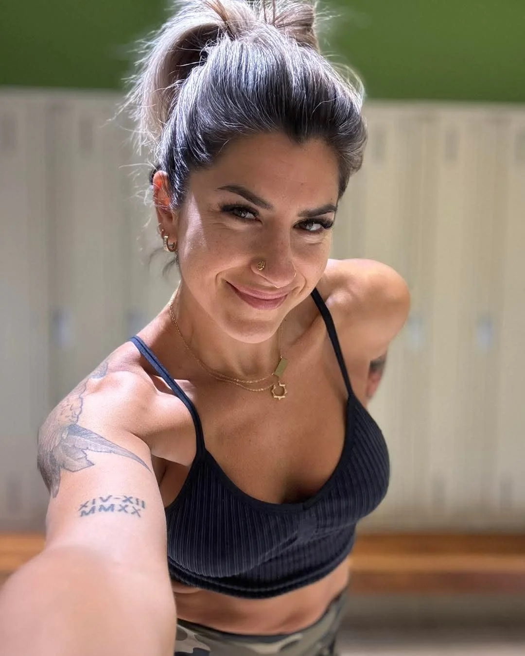 Vanessa.. Une charrue qui veut juste que tu lui beurre la face main image