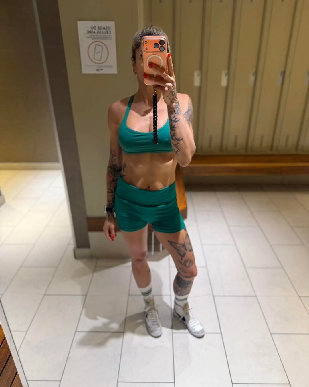 Vanessa.. Une charrue qui veut juste que tu lui beurre la face image 2