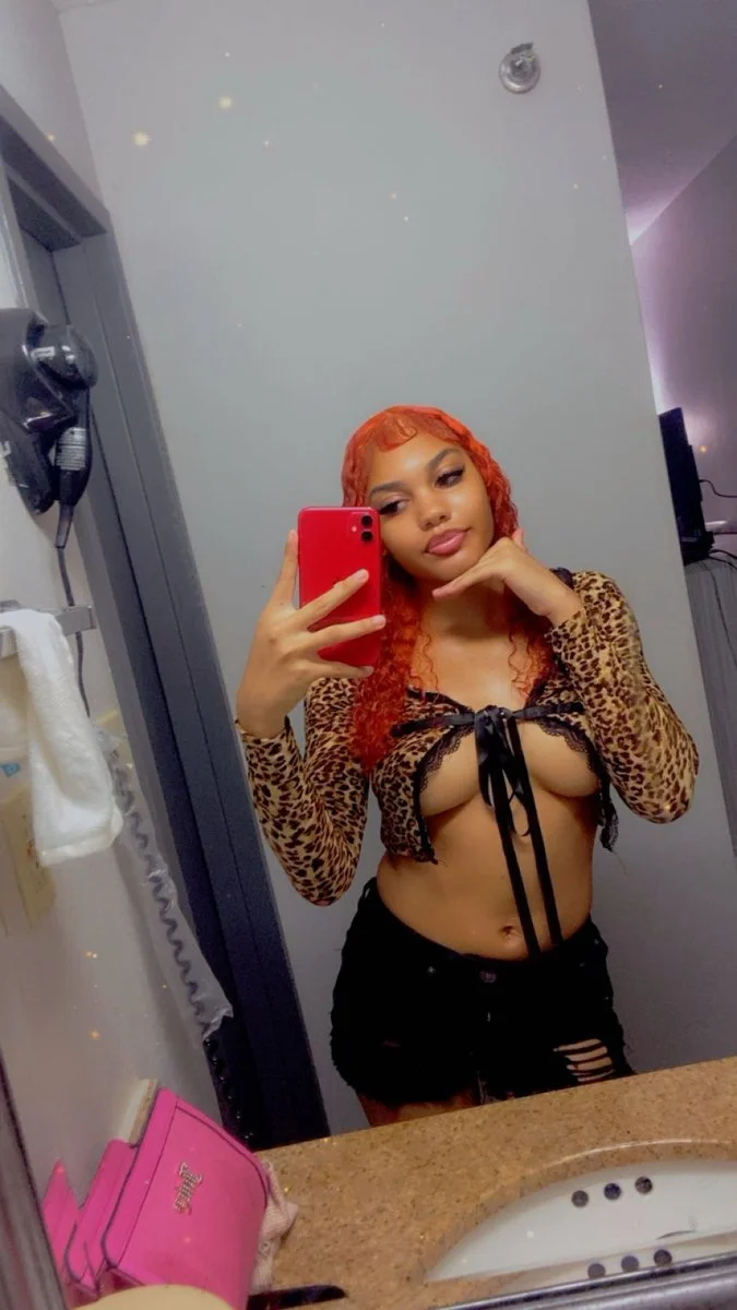 Lightskin pyt teasing her tits image 8