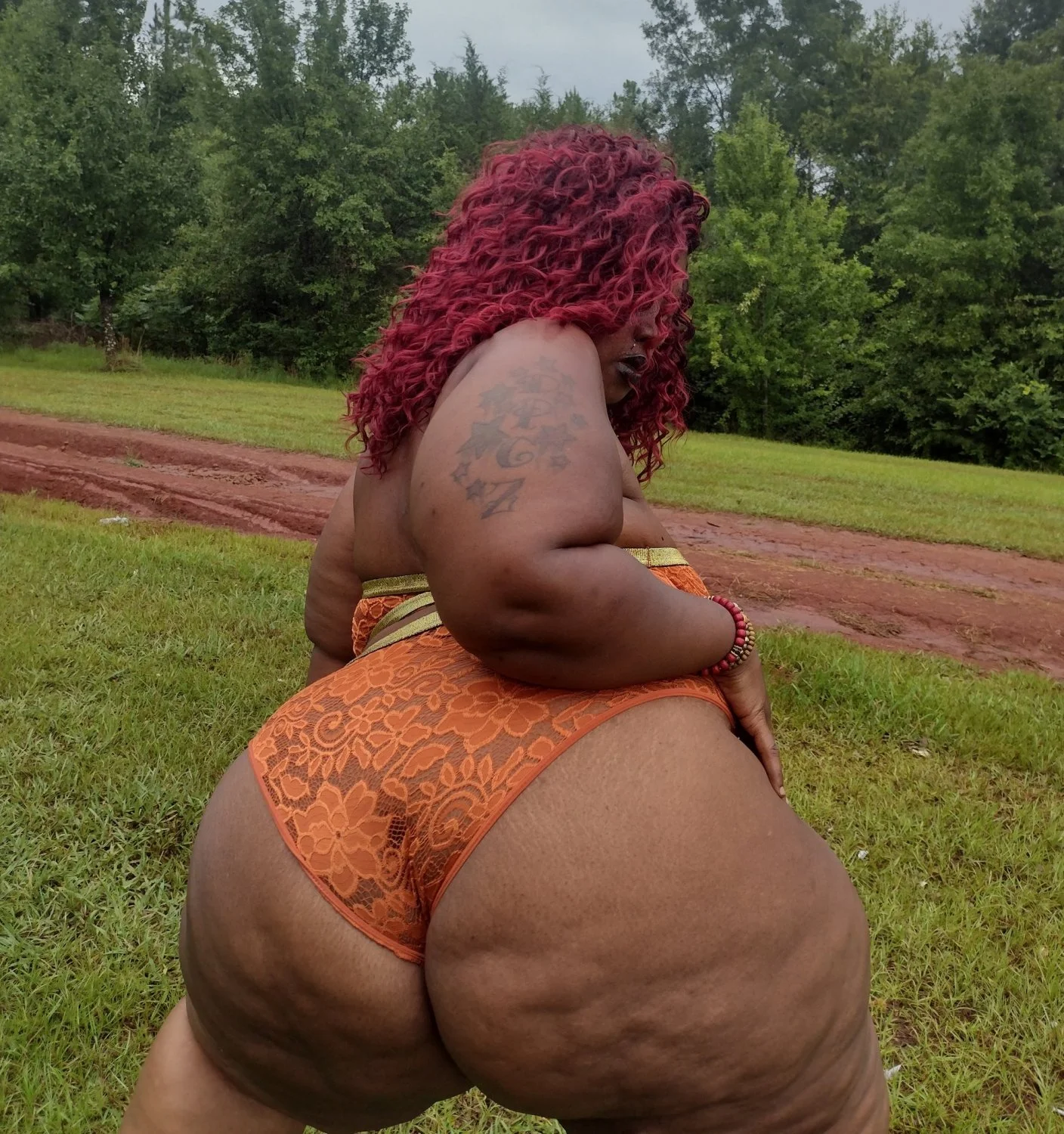 Th1ck Matur3 eb0nY bBw bootY !! image 10