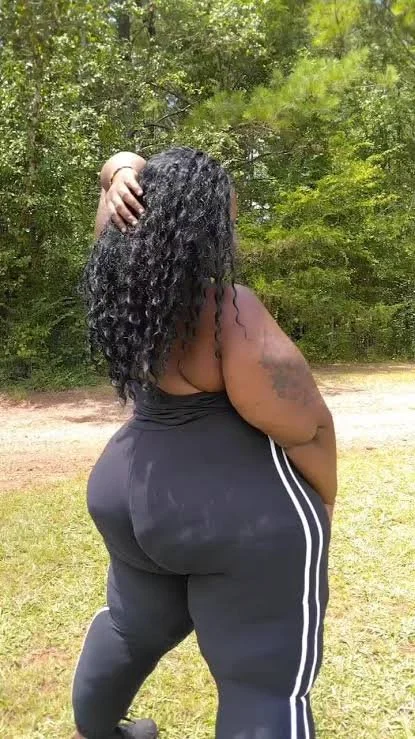 Th1ck Matur3 eb0nY bBw bootY !! image 2