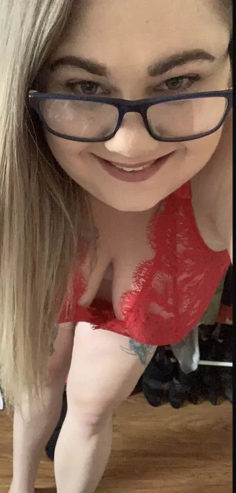 Exposed white girl slut,Hit me up on kik Danbzzz to be exposed or need a dom image 5