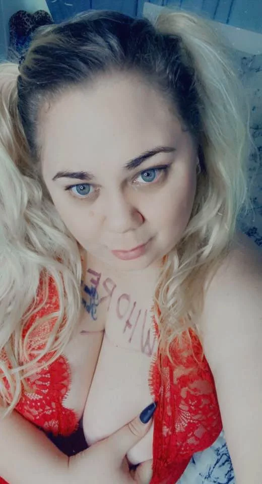 Exposed white girl slut,Hit me up on kik Danbzzz to be exposed or need a dom image 6