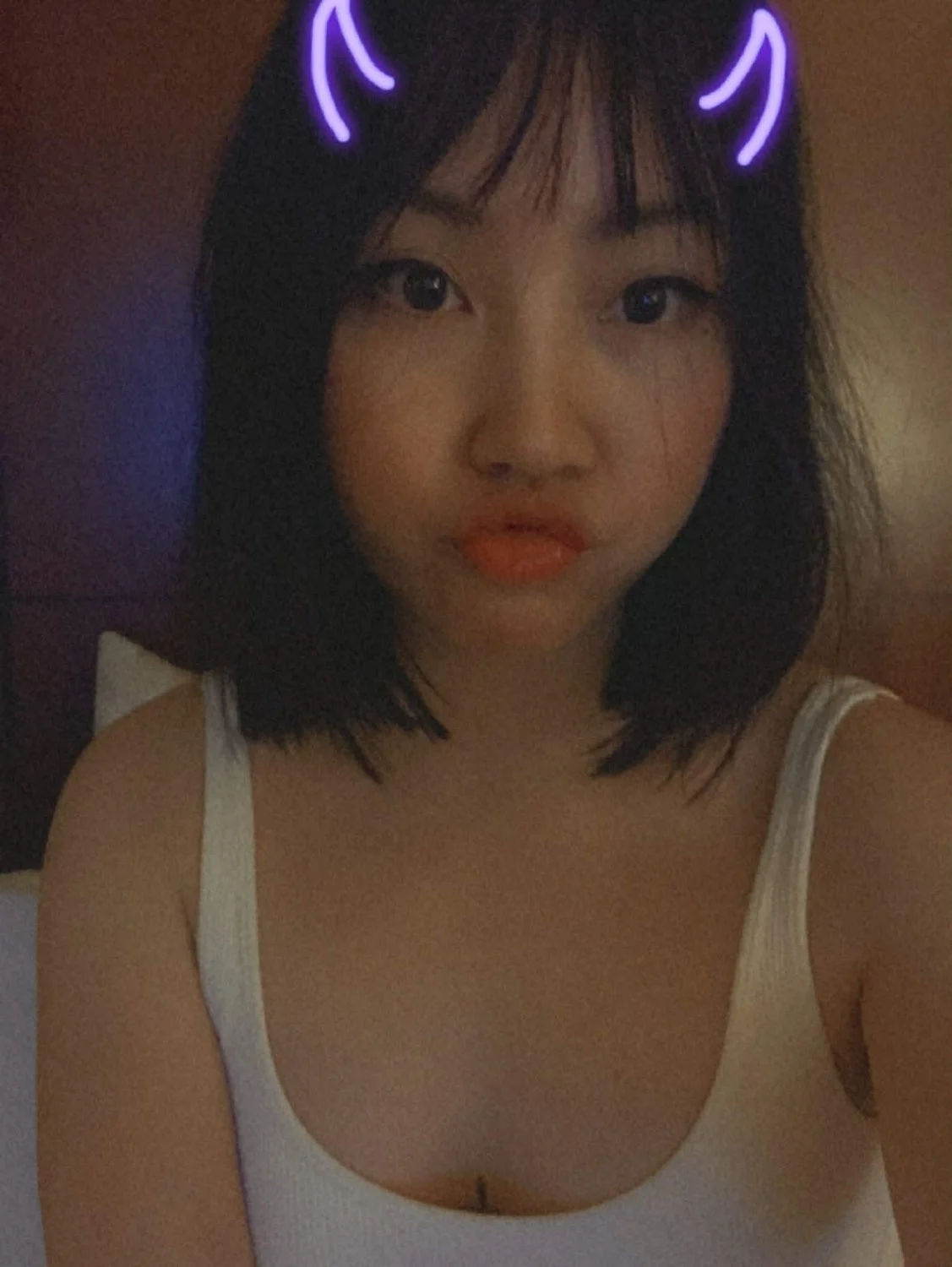Chinklet ABG loves showing off to white men image 13
