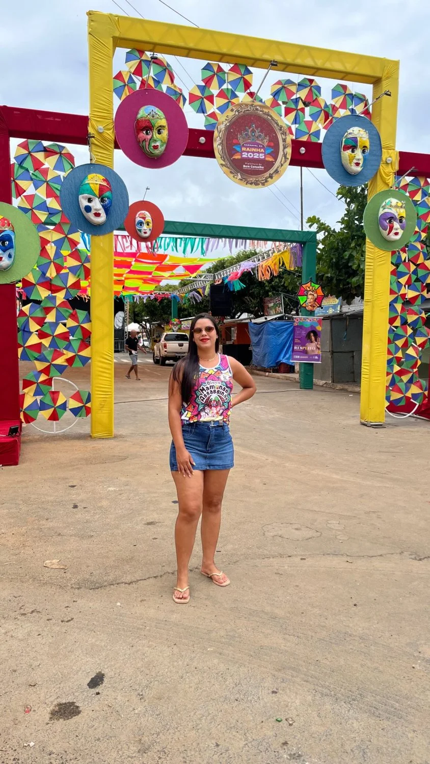 Morena recebeu muita porra na cara no carnaval image 3