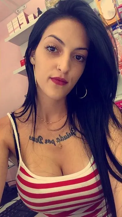 Larissa branquinha vazada cover image
