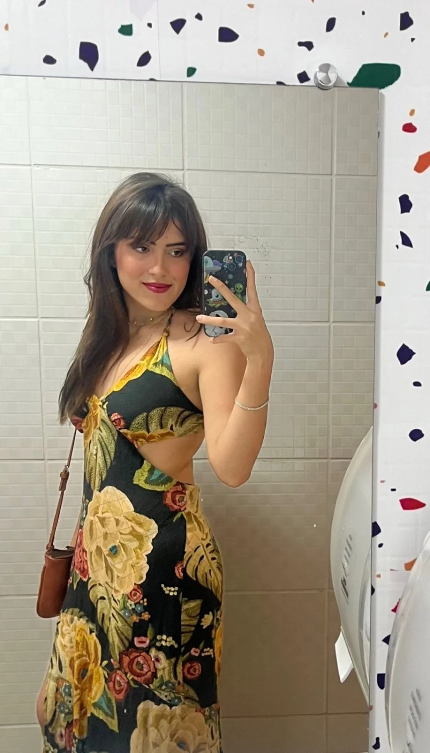 Franjuda da buceta carnuda dos lábios grandes se exibindo image 10