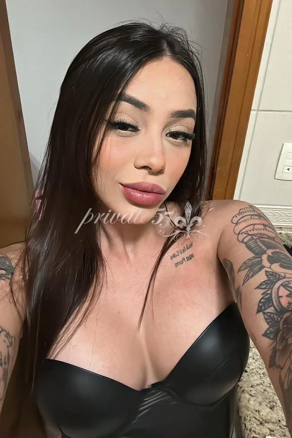 CASADA E NOVINHA TRAINDO MARIDO PERSONAL NO JOB NO MOTEL image 3