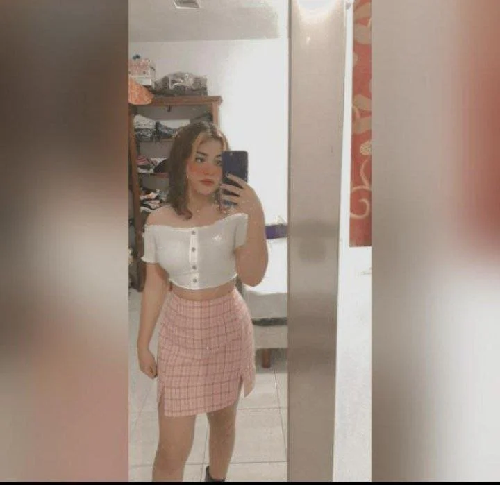 Una puta tetona rica image 2