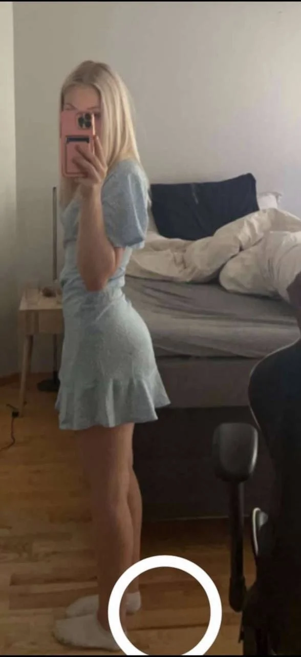 Blonde Snapchat teen sends nudes image 10