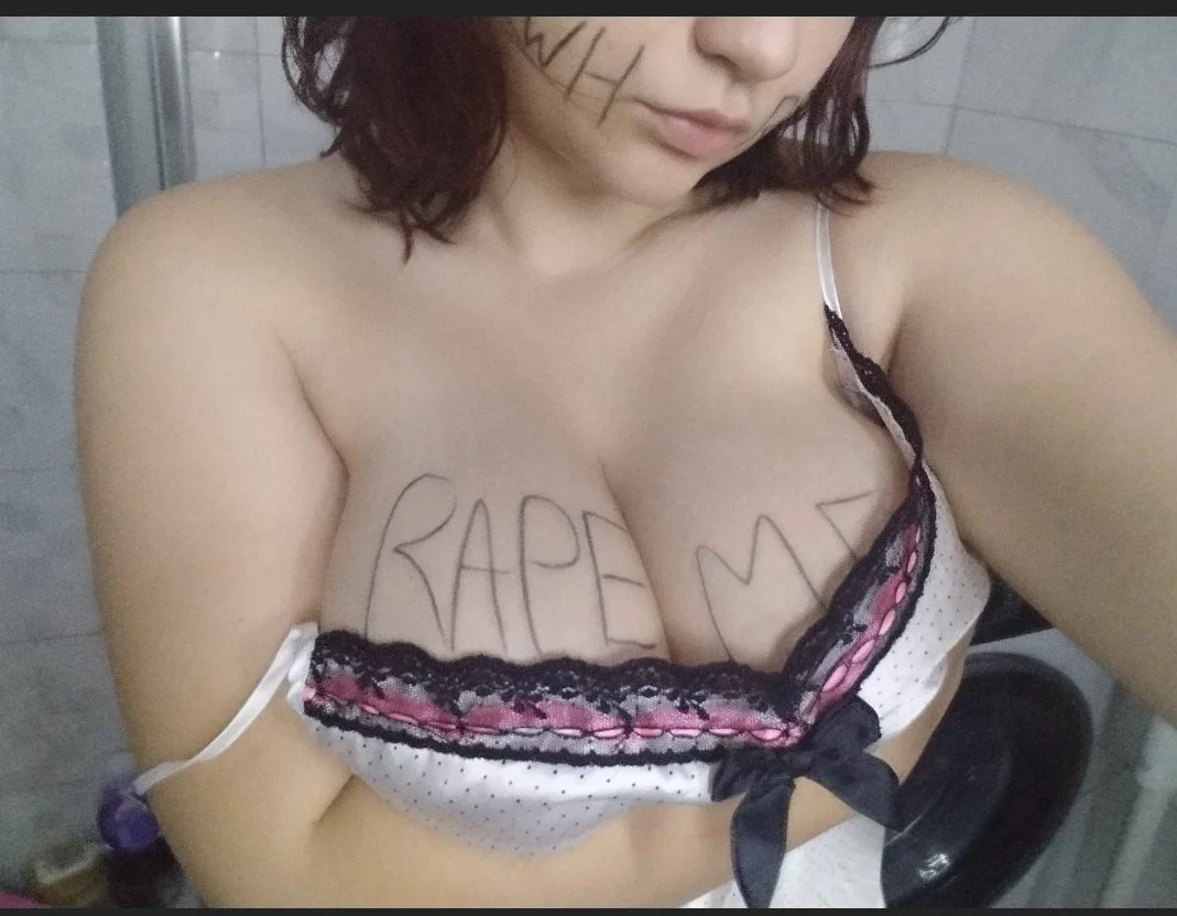 Exposing L3na 18 year old slut main image