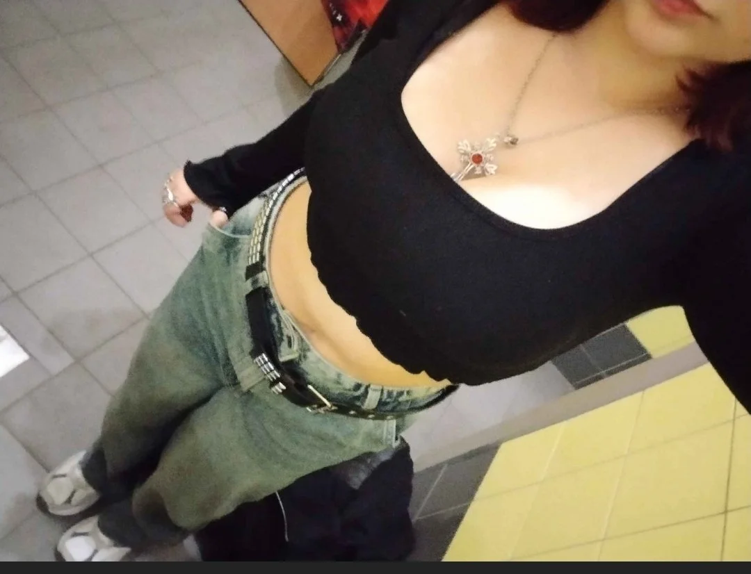 Exposing L3na 18 year old slut image 5