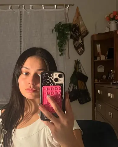 Hermosa puta mamando y cogiendo rico cover image