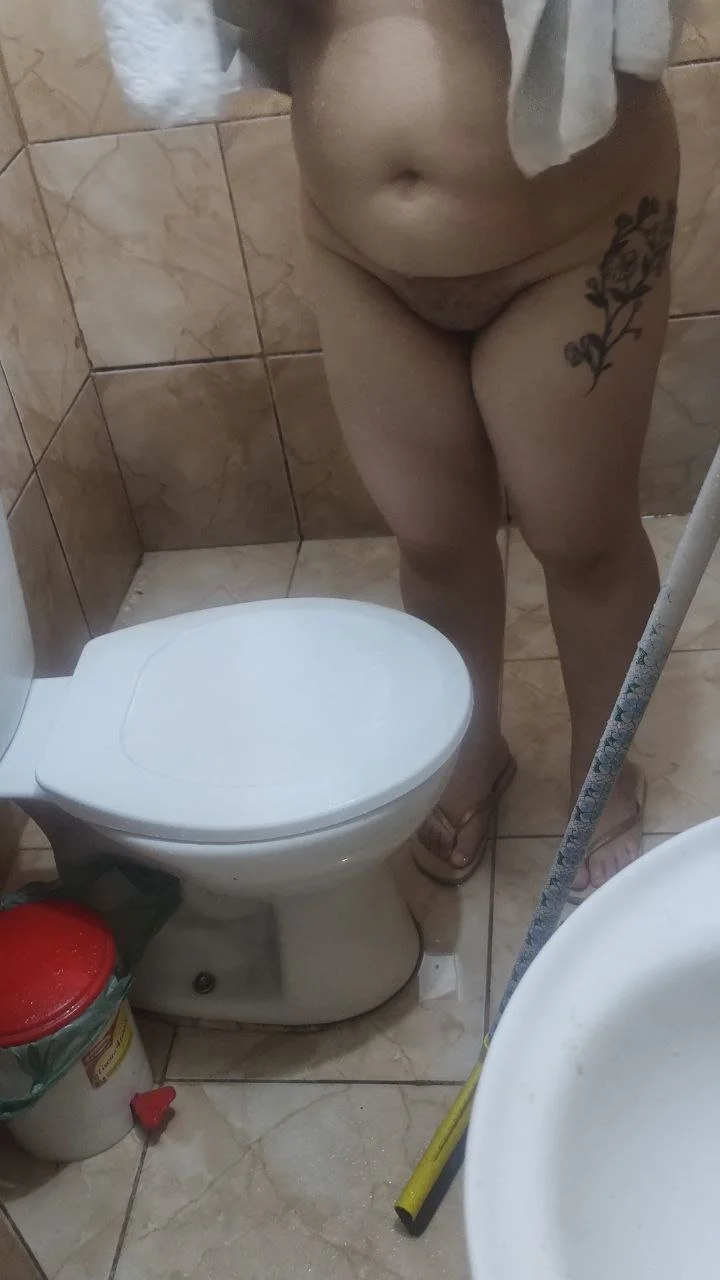 Gordinha deliciosa tomando banho 🤤 main image