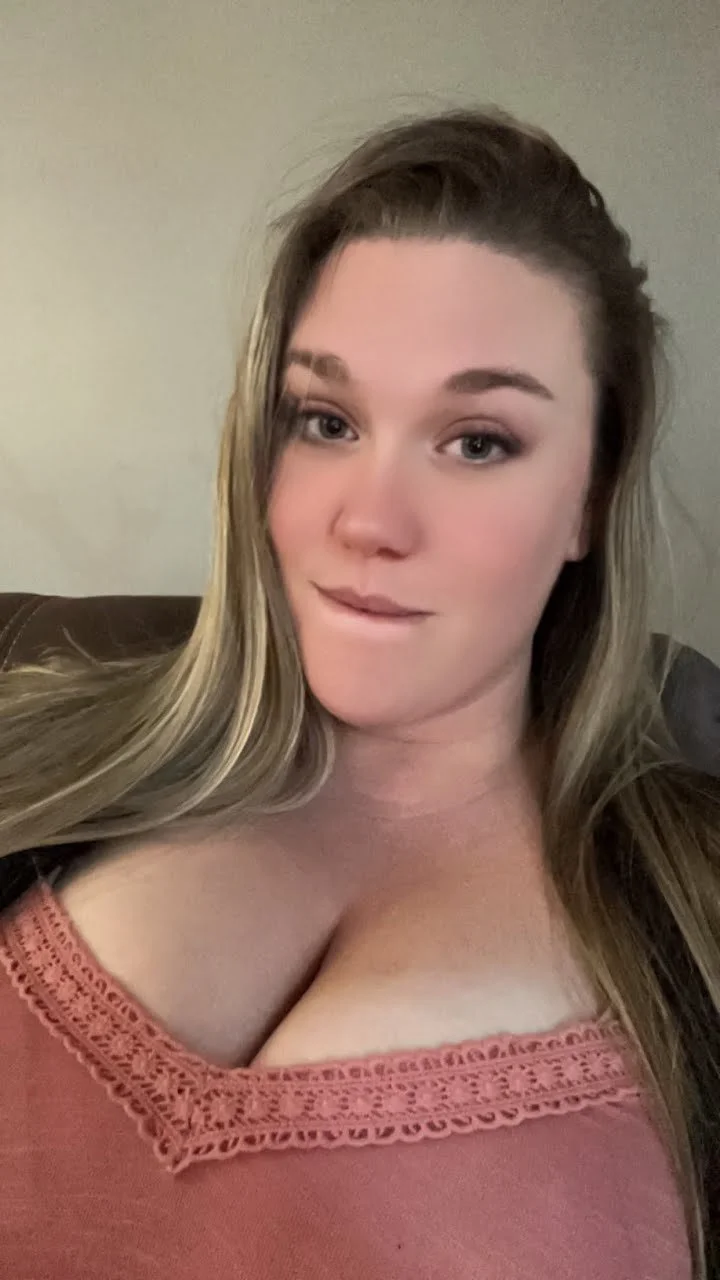 Cheating Ohio Whore Wife D@niell3 image 7