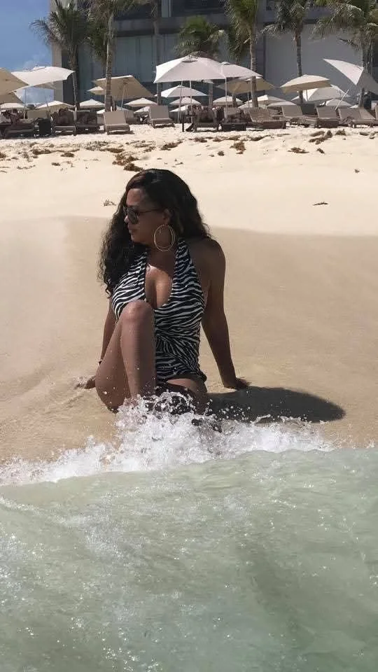 Tall mature ebony image 2