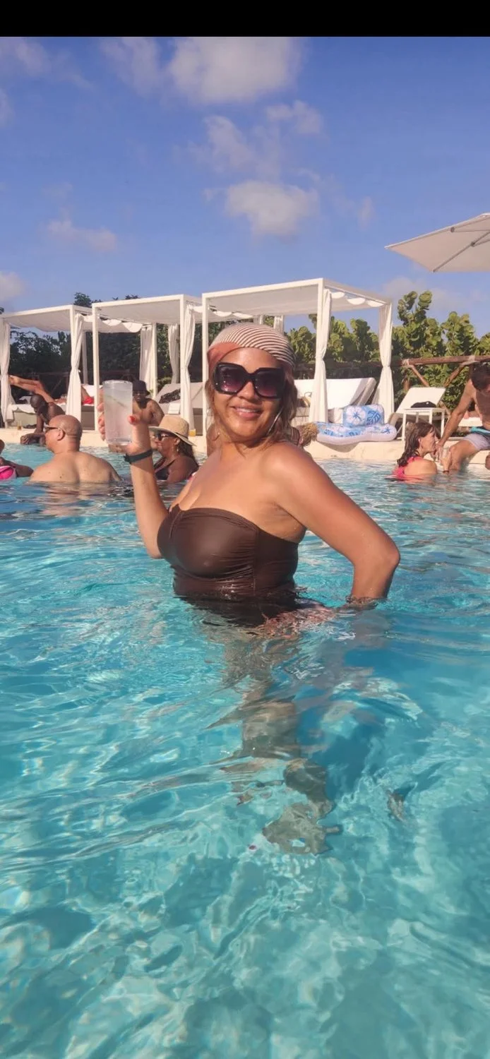 Tall mature ebony image 4