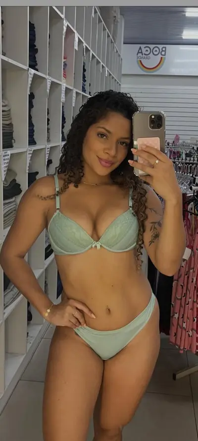 Casada de lingerie sexy cover image