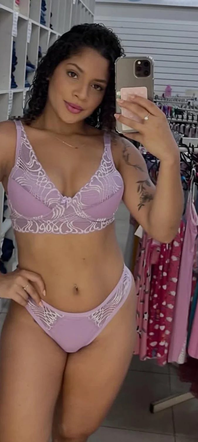 Casada de lingerie sexy image 13