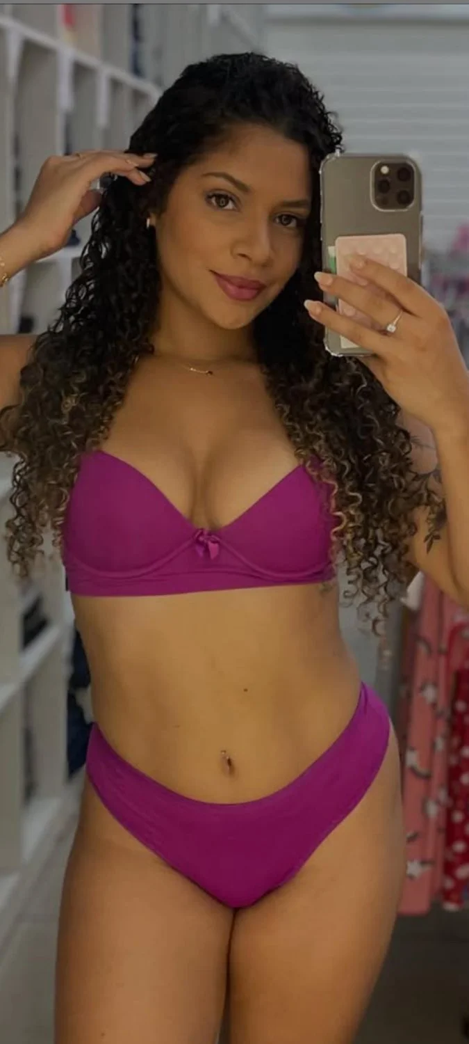 Casada de lingerie sexy image 3