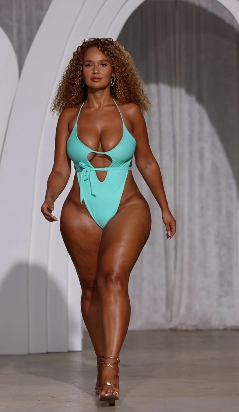 PAMELA ALEXANDRA image 9