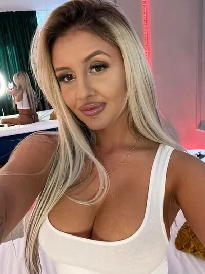 AnitaCruisze image 3
