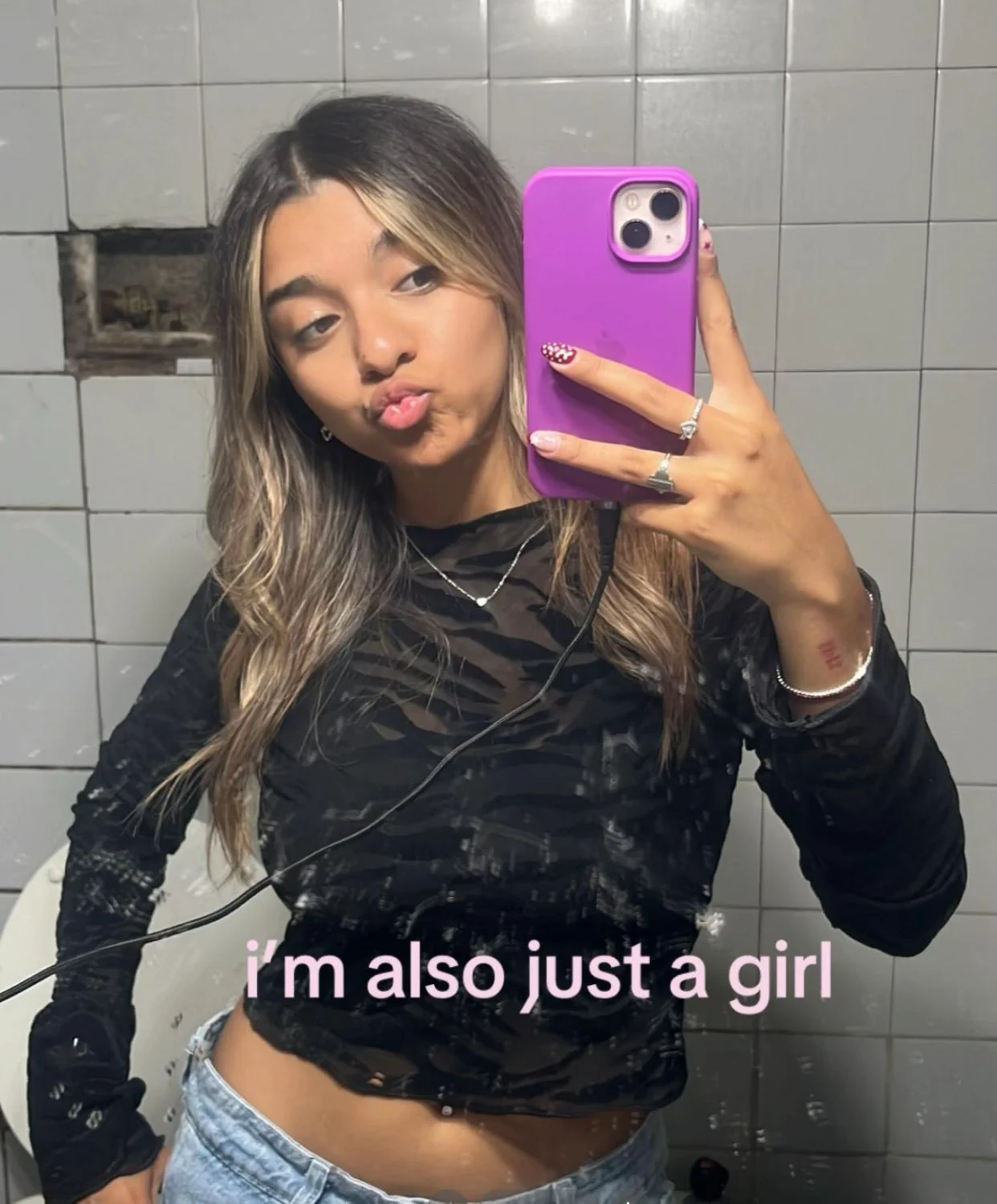 Latina Teen Bop Vera image 6