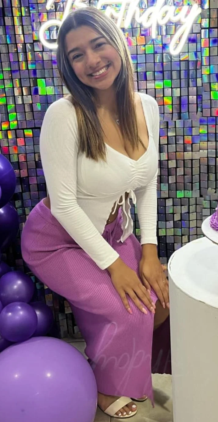 Latina Teen Bop Vera image 7