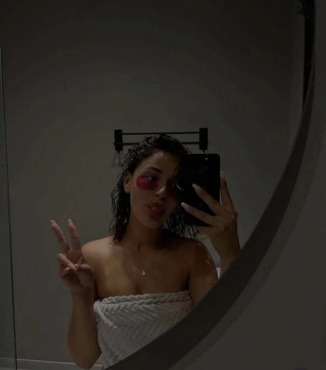 Followers aunt is sexy asf image 2