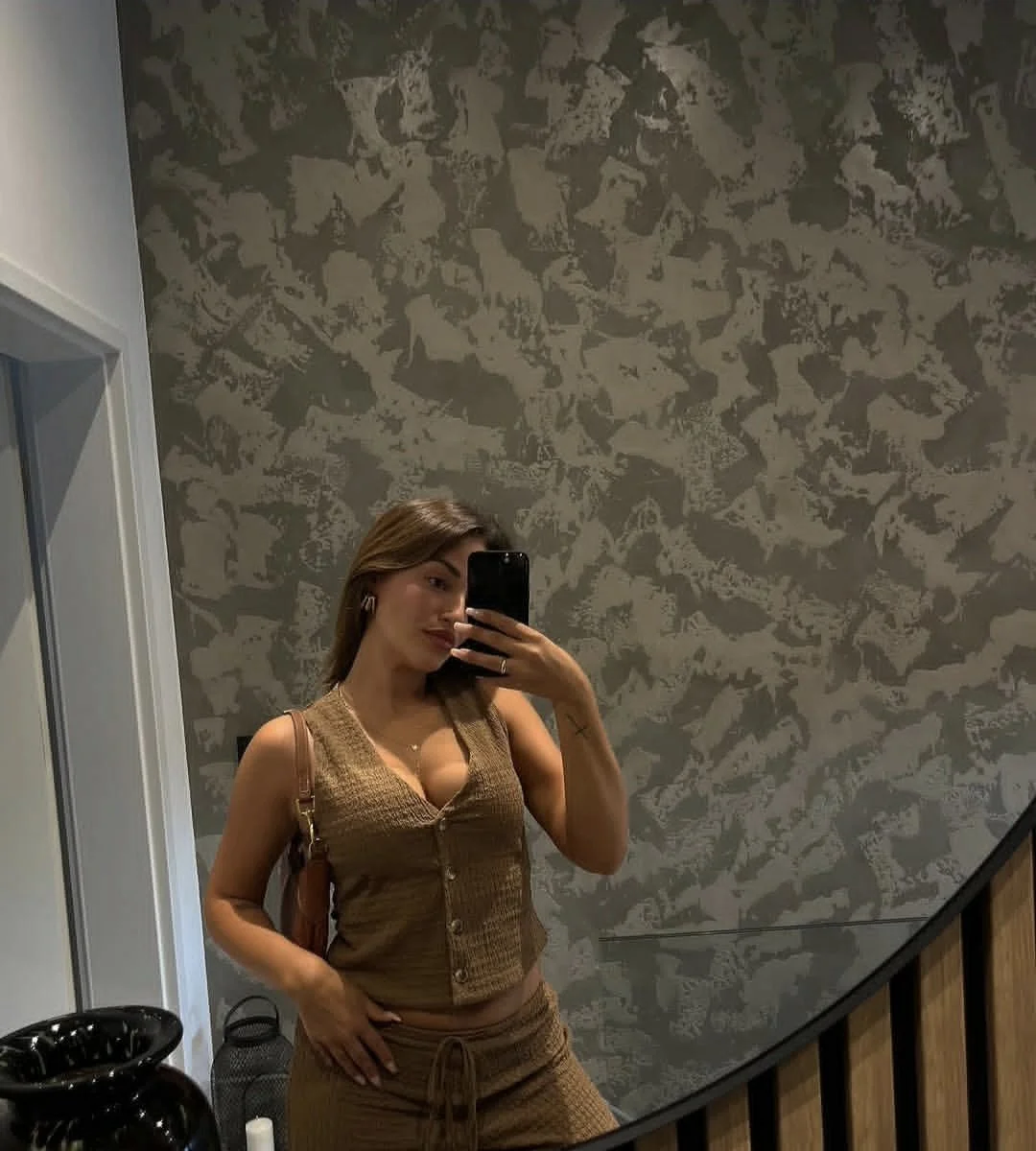 Followers aunt is sexy asf image 9