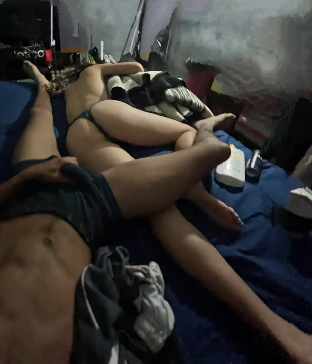 La toco mientras duerme image 3