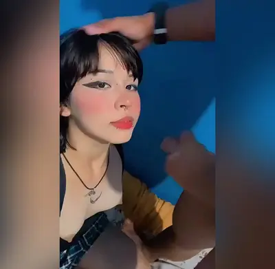 Japinha novinha vazou fudendo de 4 com o dedo no cuzinho cover image