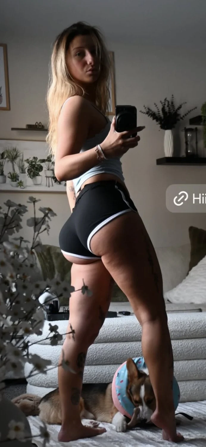 Gym girl has ass image 11