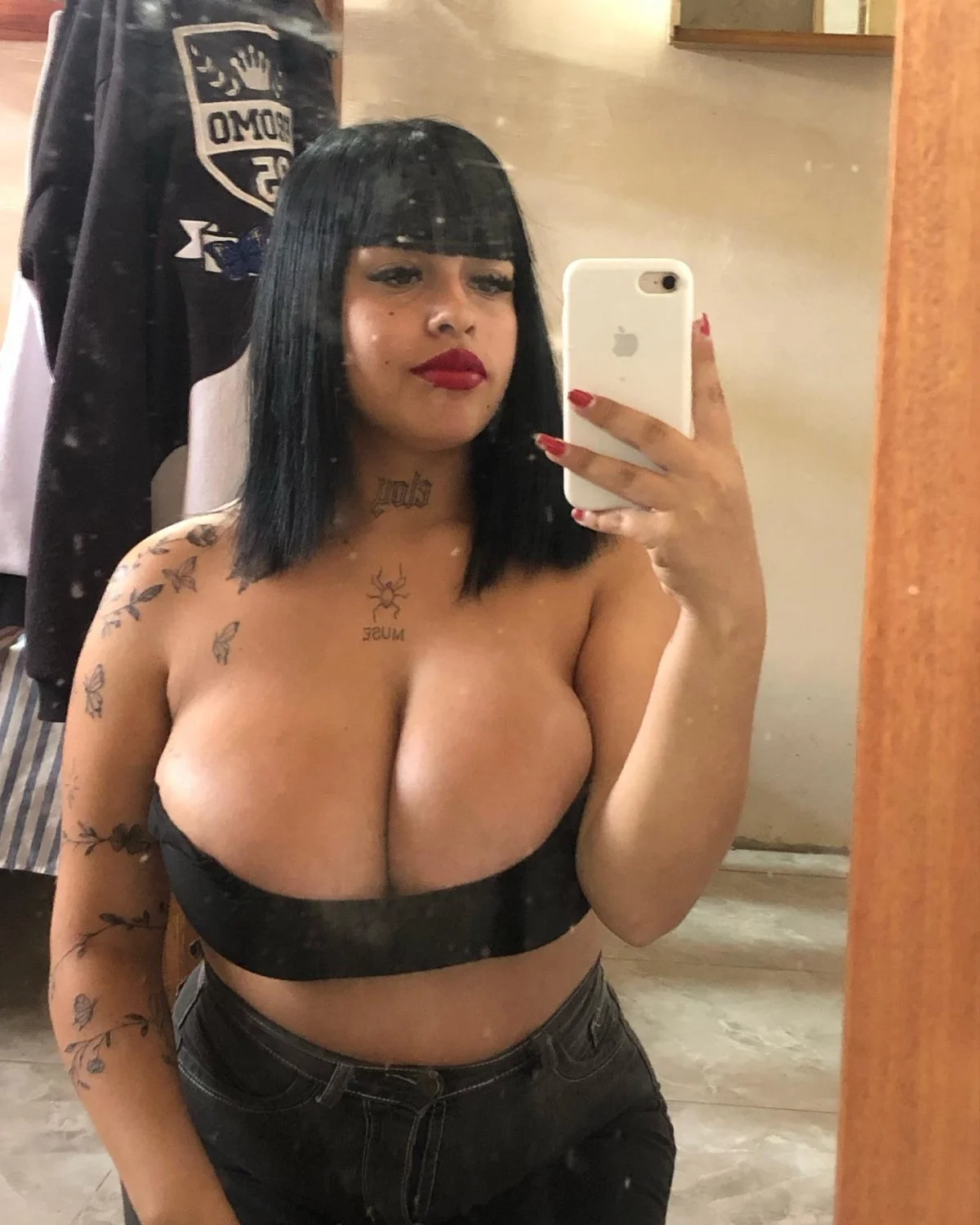 colo tetona image 9