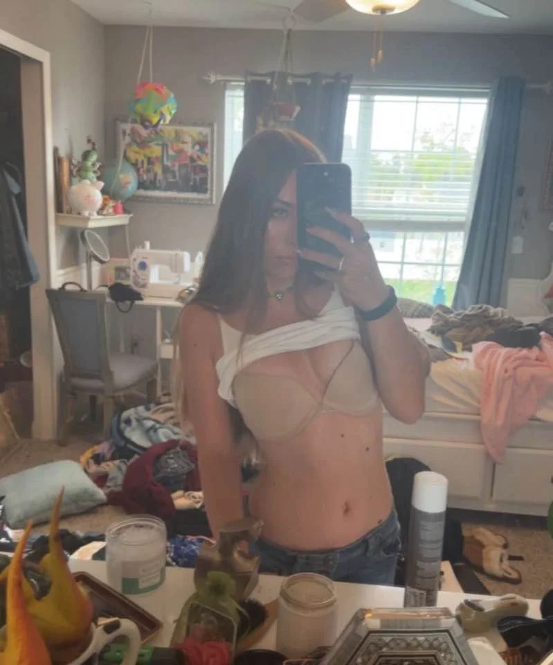 Collage slut got exposed to campus after cheating on bf image 4