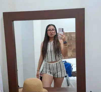 Esta puta se llama Ingrid de 18 años , es una puta promiscua adicta a chupar verga cover image