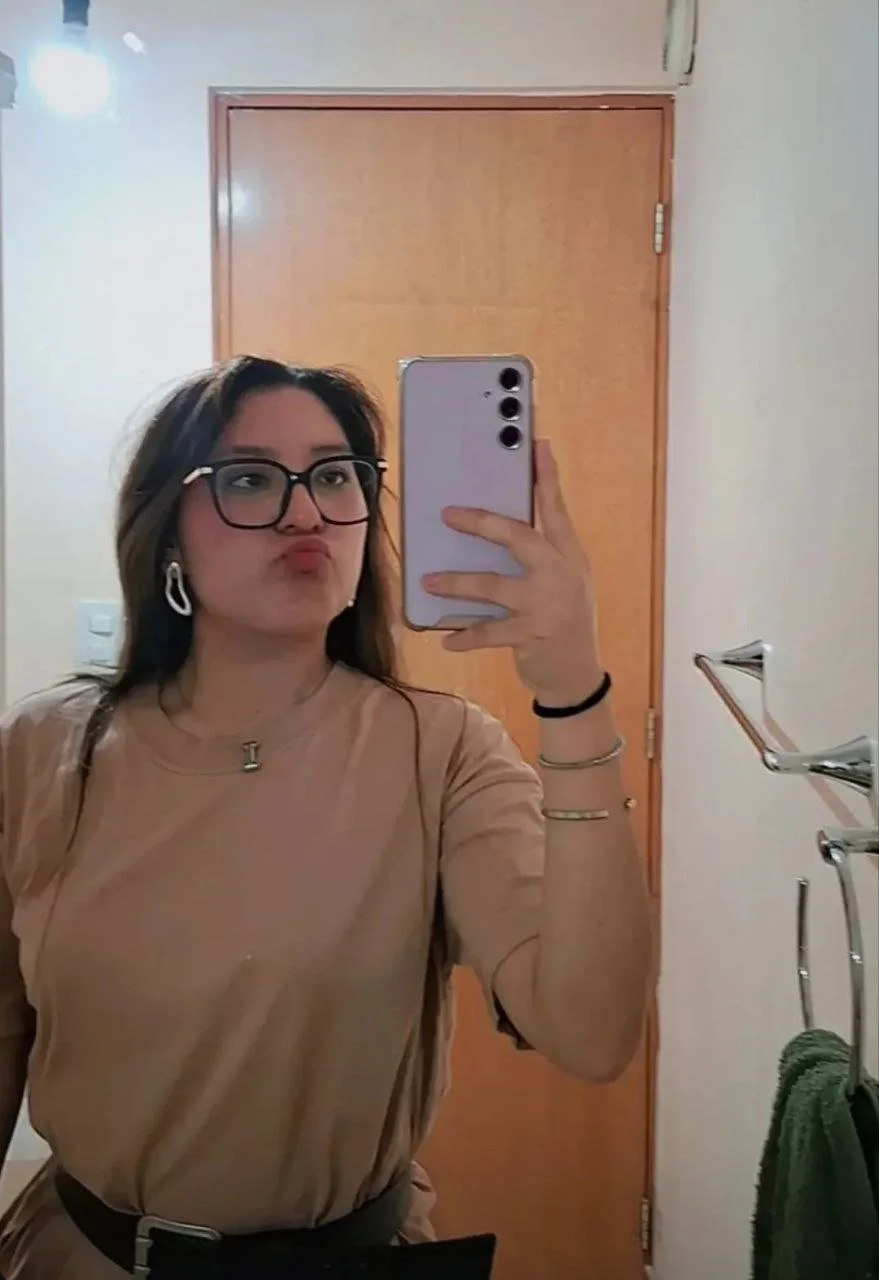 Esta puta se llama Ingrid de 18 años , es una puta promiscua adicta a chupar verga image 11
