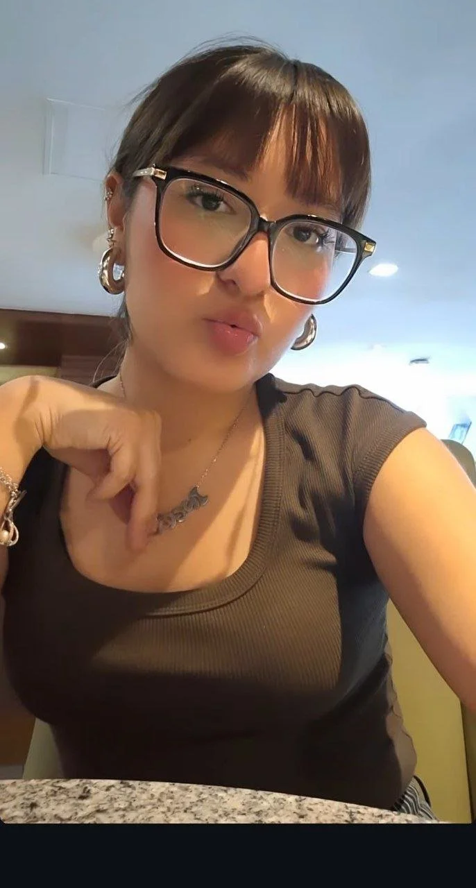 Esta puta se llama Ingrid de 18 años , es una puta promiscua adicta a chupar verga image 12