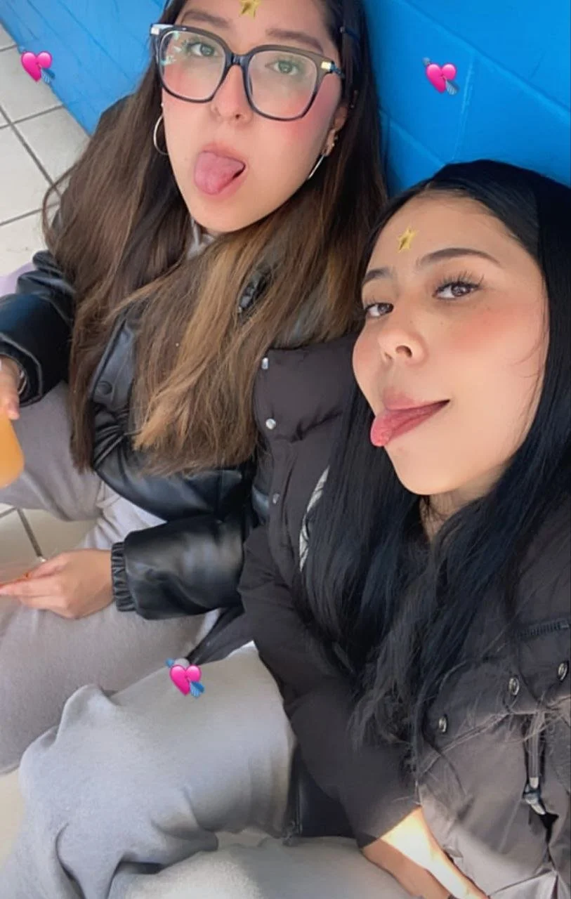 Esta puta se llama Ingrid de 18 años , es una puta promiscua adicta a chupar verga image 16