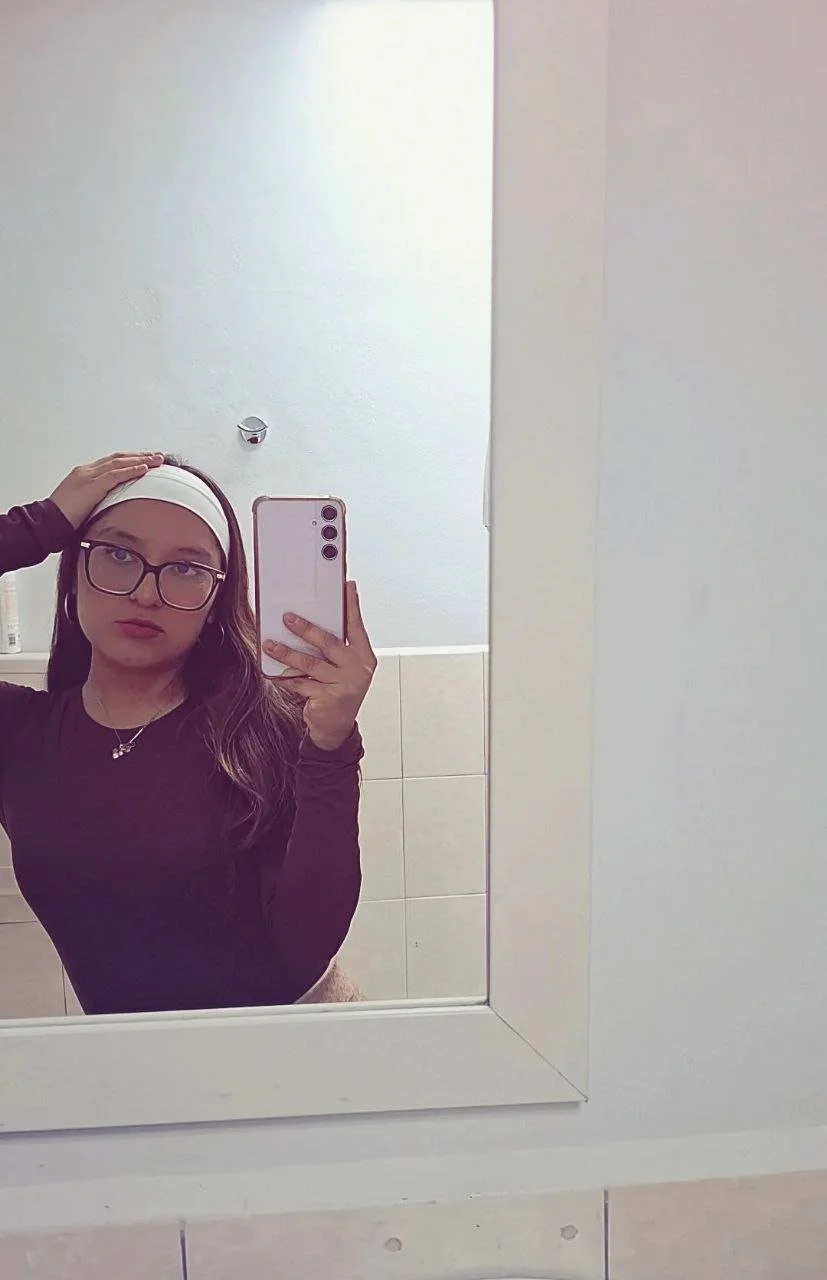 Esta puta se llama Ingrid de 18 años , es una puta promiscua adicta a chupar verga image 23