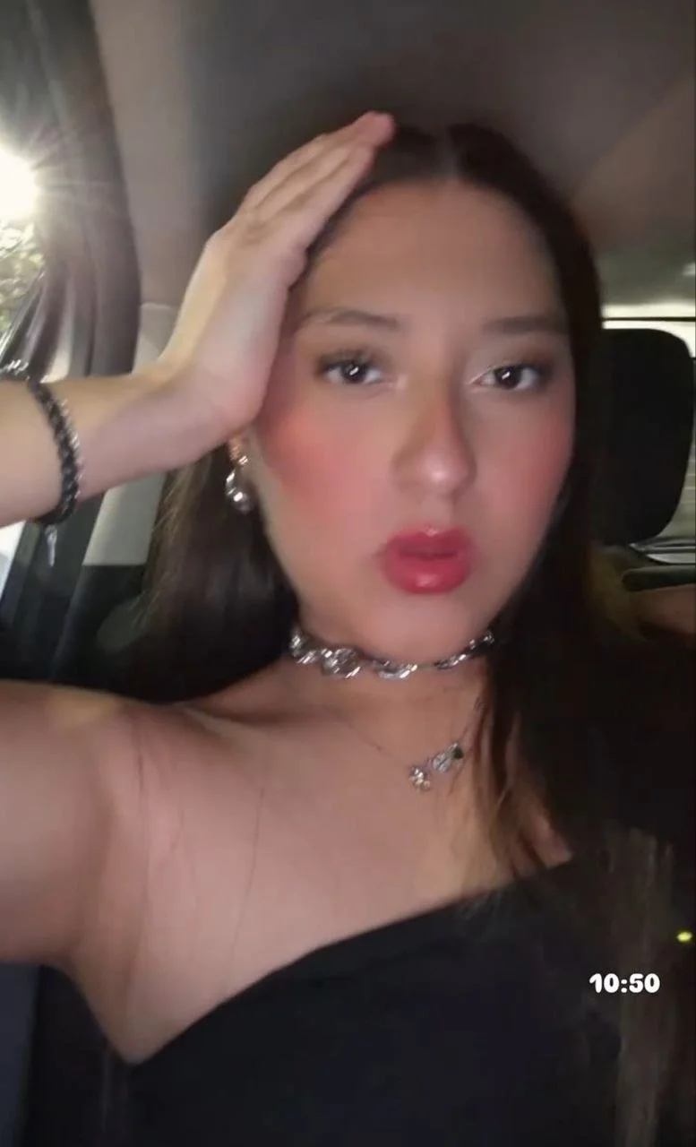 Esta puta se llama Ingrid de 18 años , es una puta promiscua adicta a chupar verga image 5