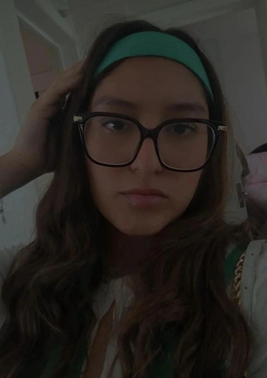 Esta puta se llama Ingrid de 18 años , es una puta promiscua adicta a chupar verga image 8